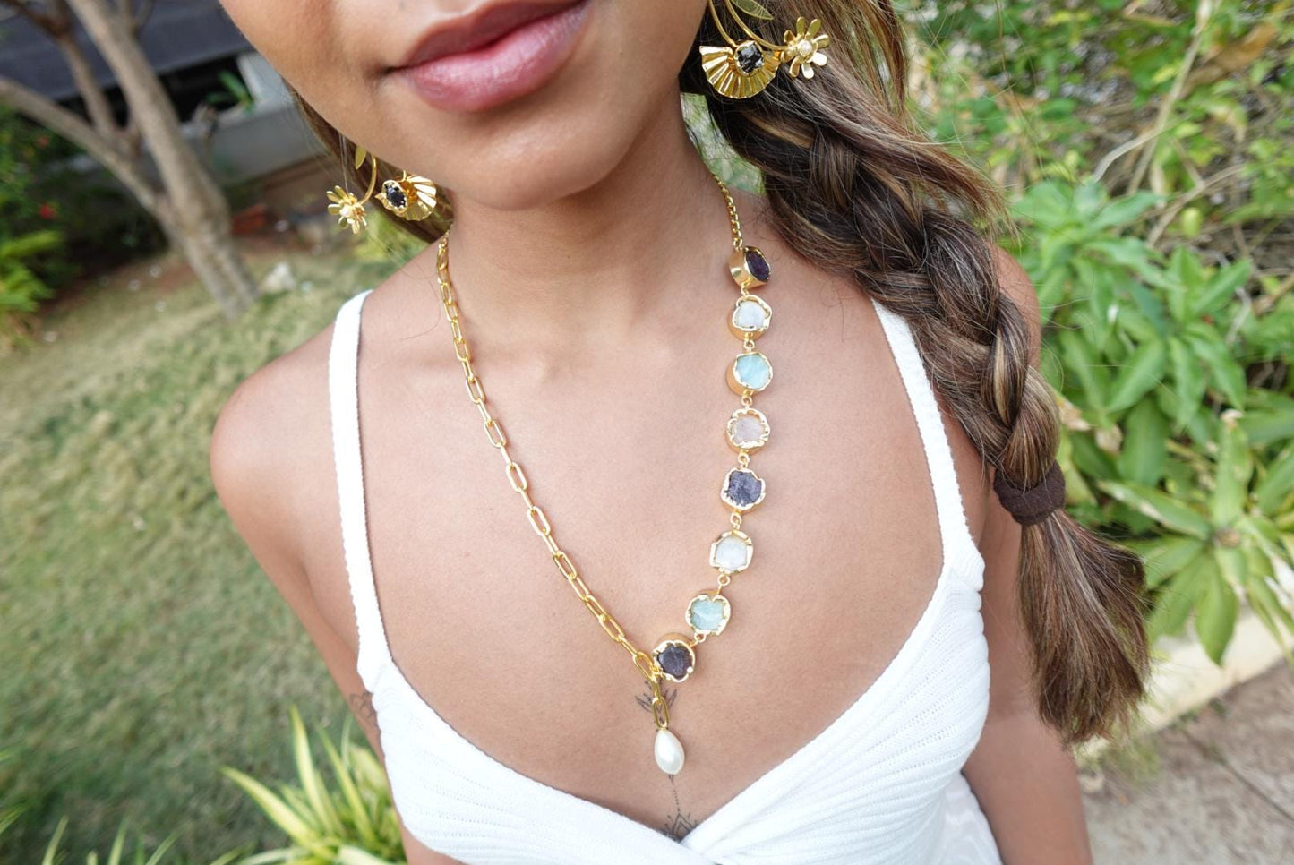 Handcrafted 18K Gold-Plated Asymmetrical Necklace Featuring Raw-Cut Gemstones with Teardrop Pendant – Bohemian Luxe Statement Jewellery.