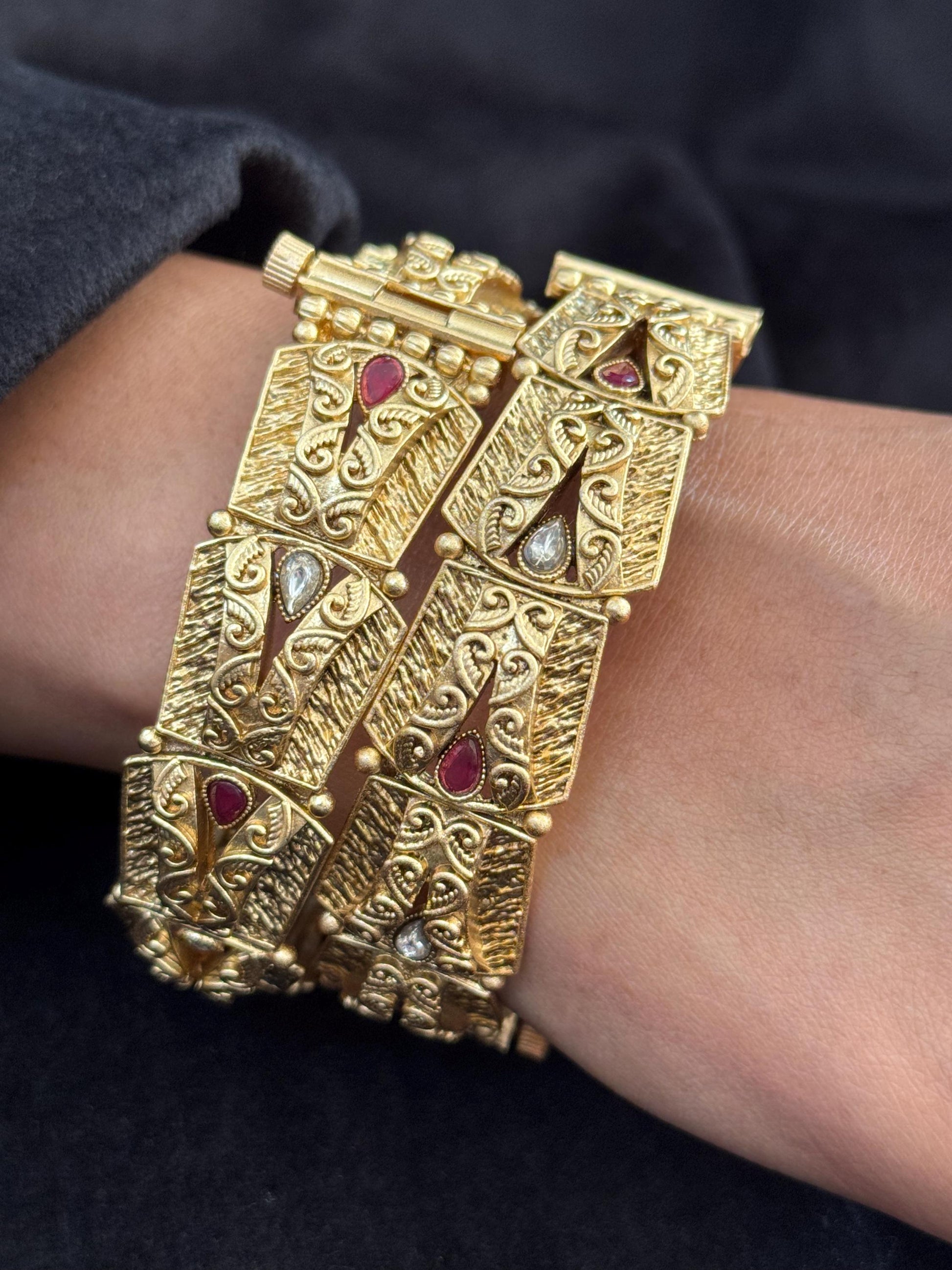 Panelled Vintage Kada - Antique-style openable kada..