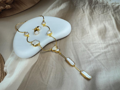 Iridescent Moonstone Y-Shaped Lariat Design Necklace and Earrings – Modern Boho 18K Gold-Plated jewellery Set.
