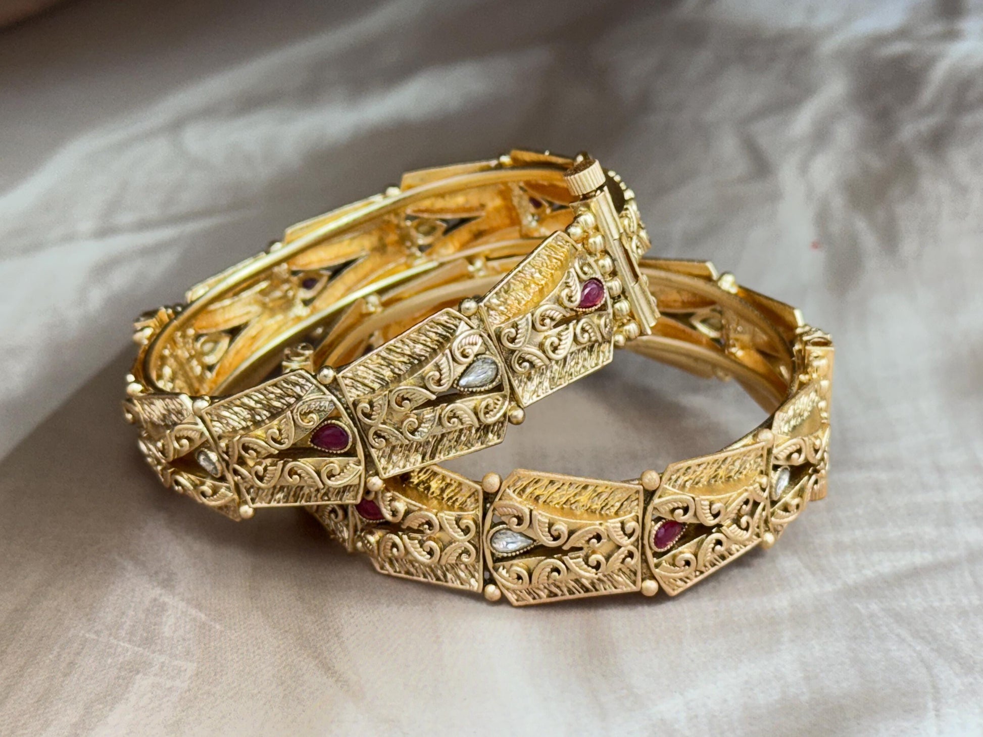 Panelled Vintage Kada - Antique-style openable kada..