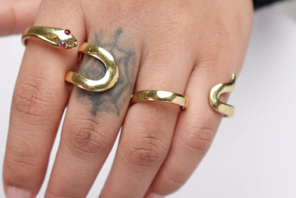 4-Finger Snake Ring - Adjustable Brass Ring for All Fingers.