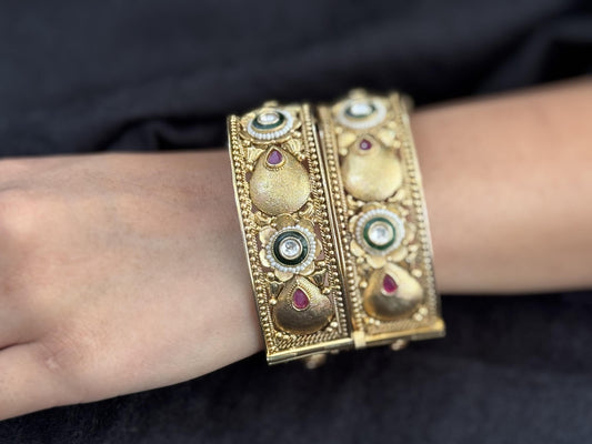 Green and White Bloom Kada - Textured gold kada..