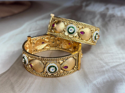 Green and White Bloom Kada - Textured gold kada..