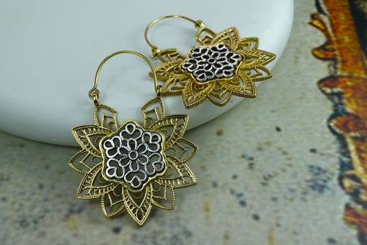 Two-Tone Floral Drop Earrings – Gold & Silver Statement Design.