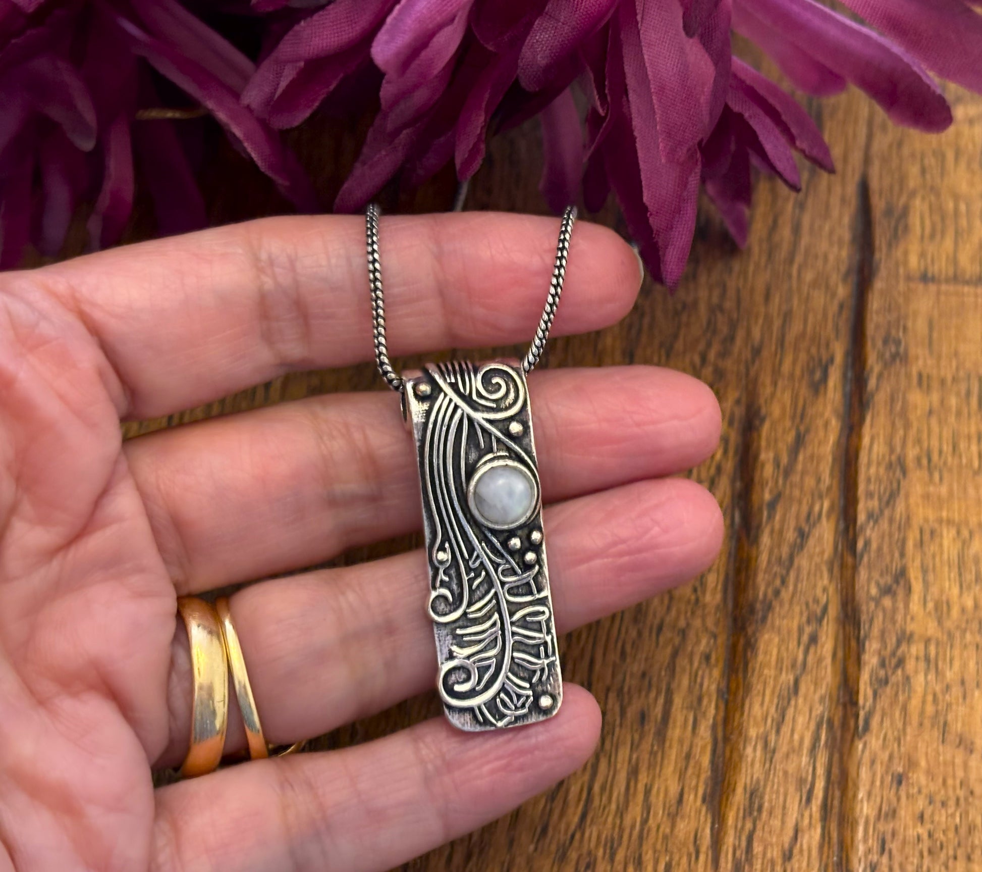 Gold/Silver Ornate Rectangle Gemstone Pendant Necklace..