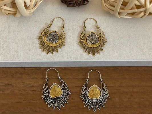 Two-Tone Leaf Drop Earrings – Gold & Silver Nature-Inspired Design.