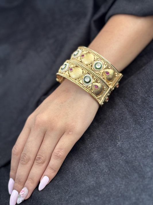 Green and White Bloom Kada - Textured gold kada..