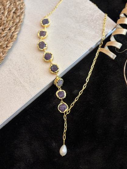 Handcrafted 18K Gold-Plated Asymmetrical Necklace Featuring Raw-Cut Gemstones with Teardrop Pendant – Bohemian Luxe Statement Jewellery.