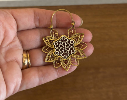 Two-Tone Floral Drop Earrings – Gold & Silver Statement Design.