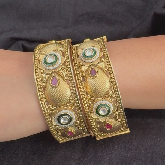 Green and White Bloom Kada - Textured gold kada..
