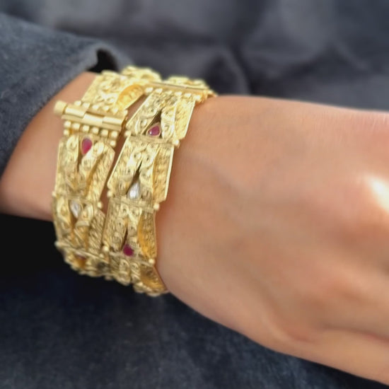 Panelled Vintage Kada - Antique-style openable kada..