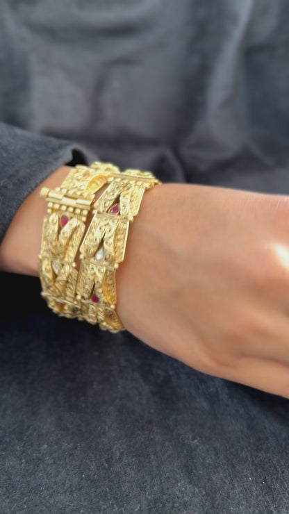 Panelled Vintage Kada - Antique-style openable kada..